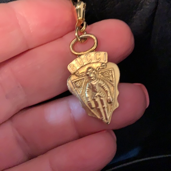 Gucci patent handbag *Authentic - Picture 15 of 15